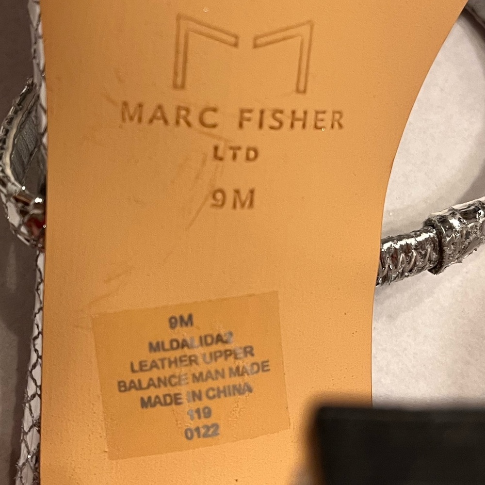 NWOT MARC FISHER Dalida Embossed Strappy Sandals Sz 9 Metallic Silver Snakeskin - Picture 8 of 8